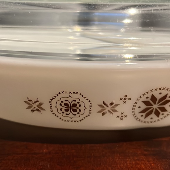 Mid-Century Vintage Pyrex Town & Country Divided Casserole Dish w/ Lid - Picture 5 of 16